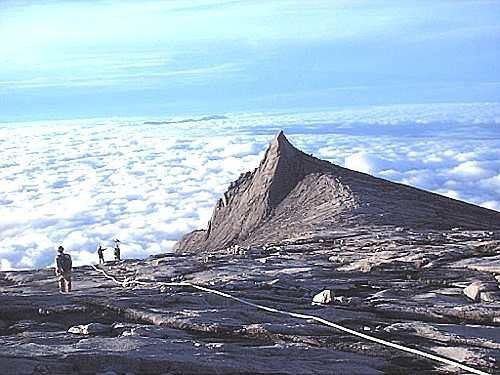 File:Mount kinabalu lookingdown.jpg