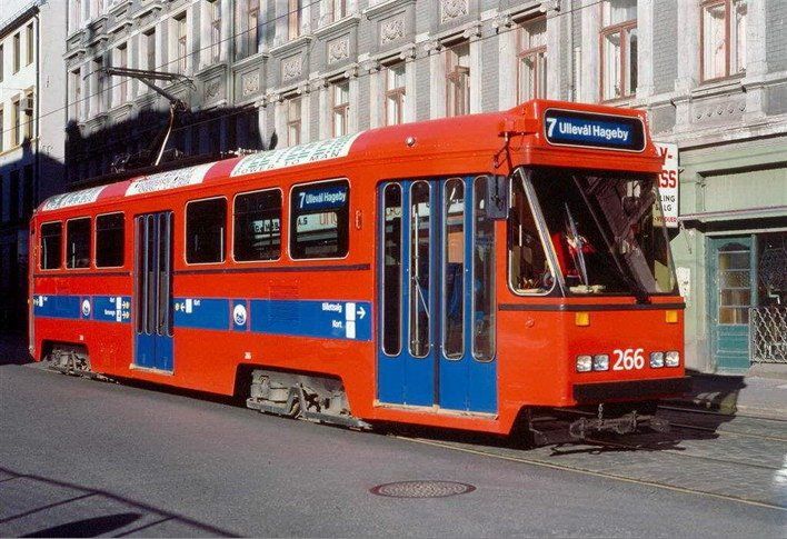 File:SM83 266 in red livery.jpg