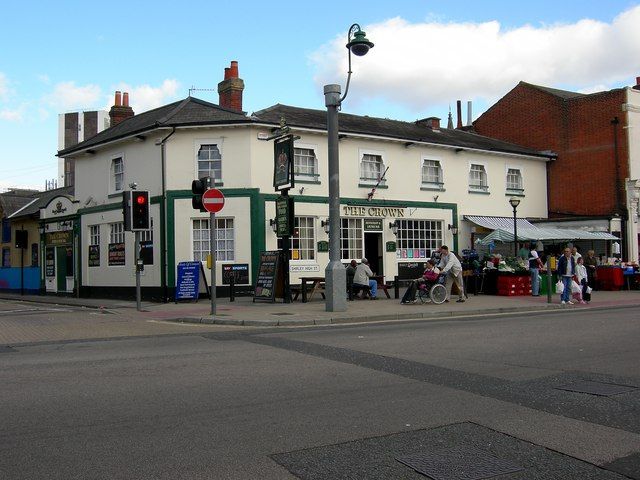 File:The Crown - geograph.org.uk - 258364.jpg