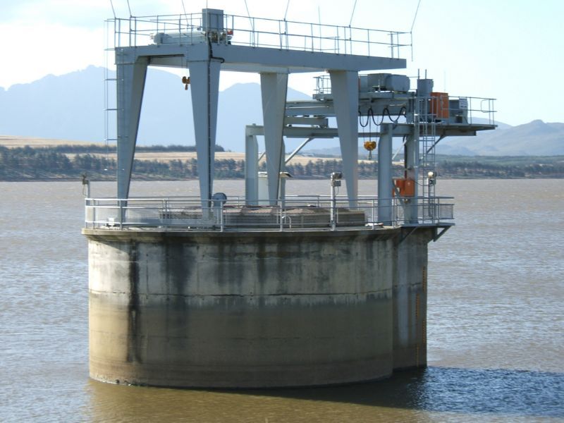 File:Theewaterskloof Dam water extraction point.jpg