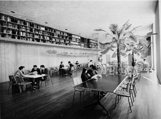 File:Tuinzaal stedelijk museum.jpg