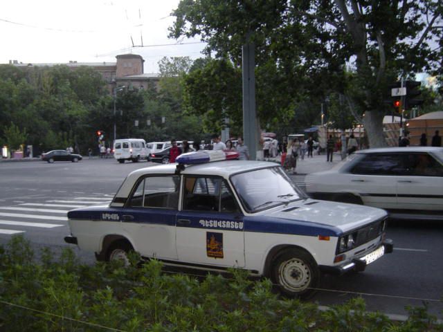 File:VAZ-2106 police car in Yerevan, Armenia.jpg