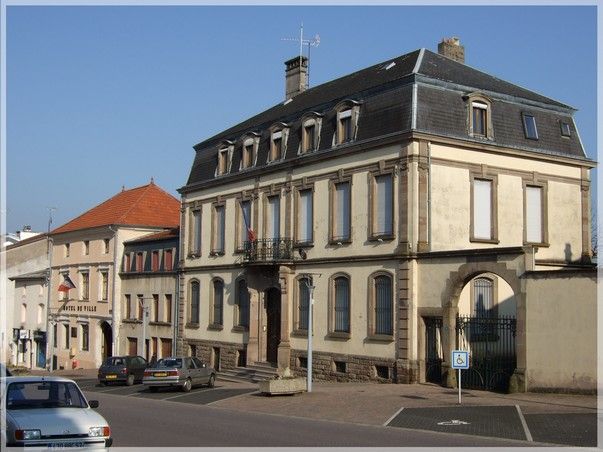 File:Chateau-salins SP-Mairie.jpg