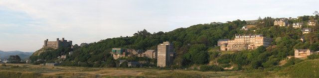 File:Harlech - geograph.org.uk - 838451.jpg