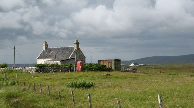 File:House and telephone box on Baleshare.jpg