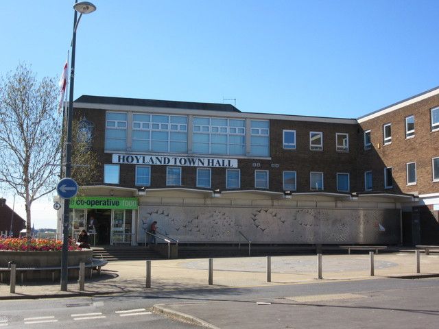 File:HoylandTownHall 26042015.jpg