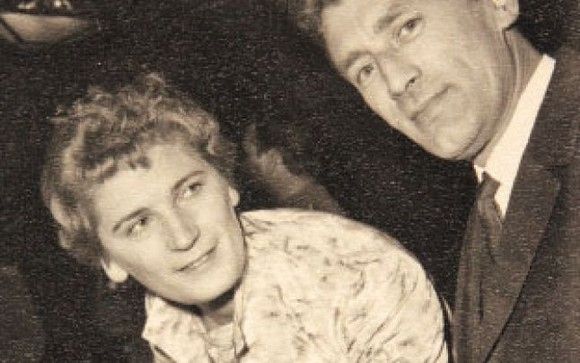 File:Iolanda Balas with husband.jpg