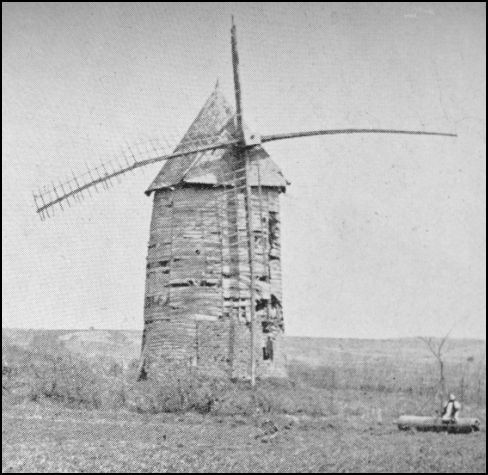 File:Moulin à vent de Querrieu en 1911.JPG