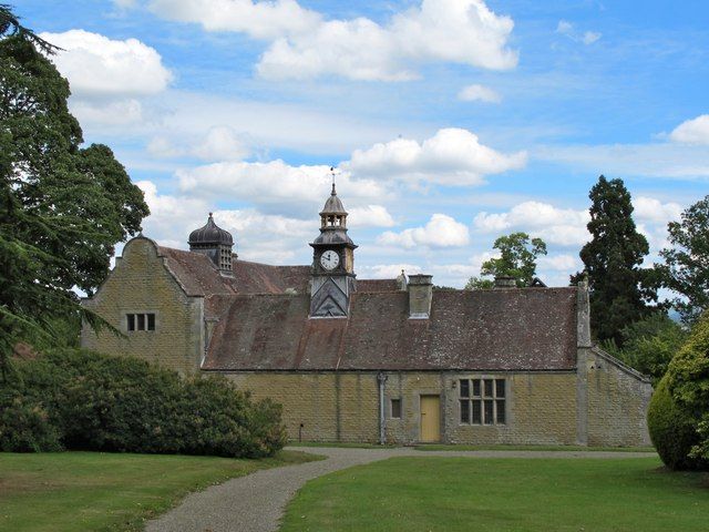 File:Stable Range, Stokesay Court.jpg