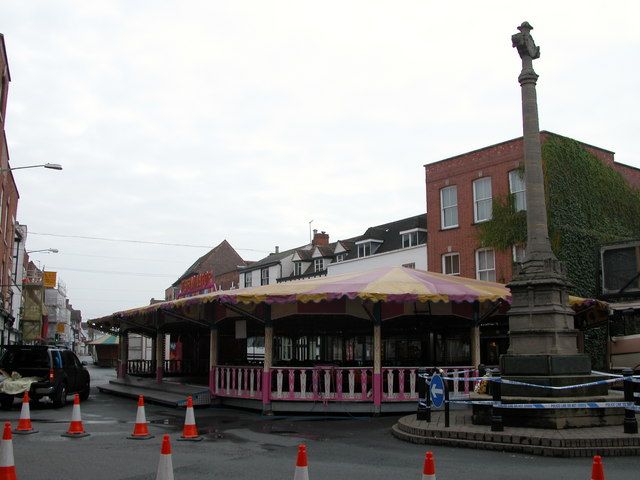 File:Tewkesbury Mop Fair.jpg