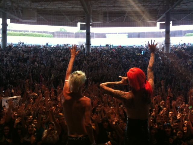 File:WarpedTourFansJeffree.jpg