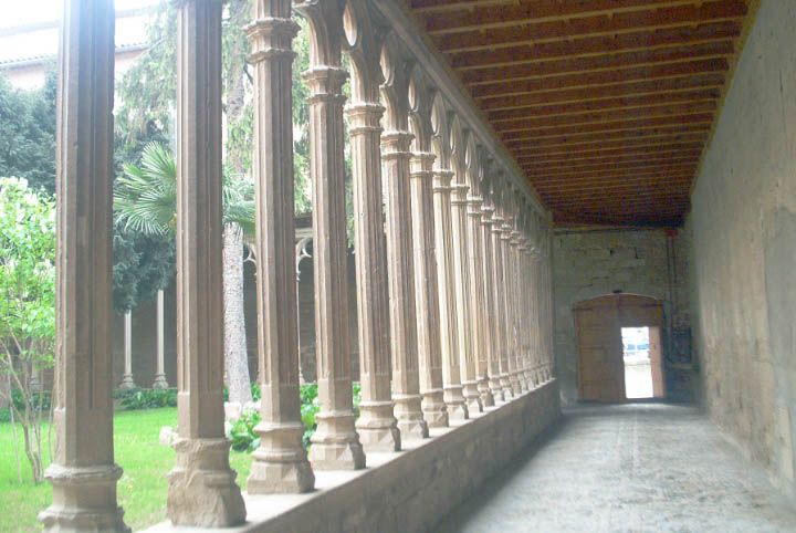 File:Balaguer - Claustre de Sant Jaume.jpg