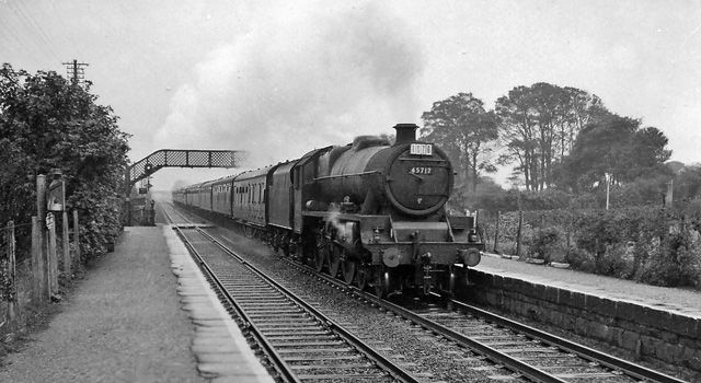 File:Bolton-le-Sands Station 1845546 0241dc21.jpg