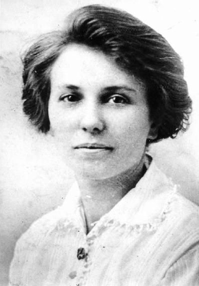 File:Eleanor Reinhardt Mills (1888-1922) circa 1920.jpg