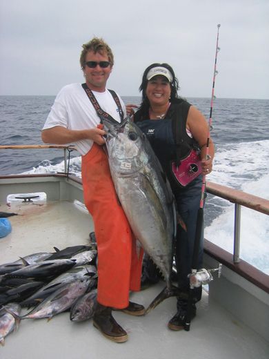 File:Fishermen with bigeye tuna.jpg