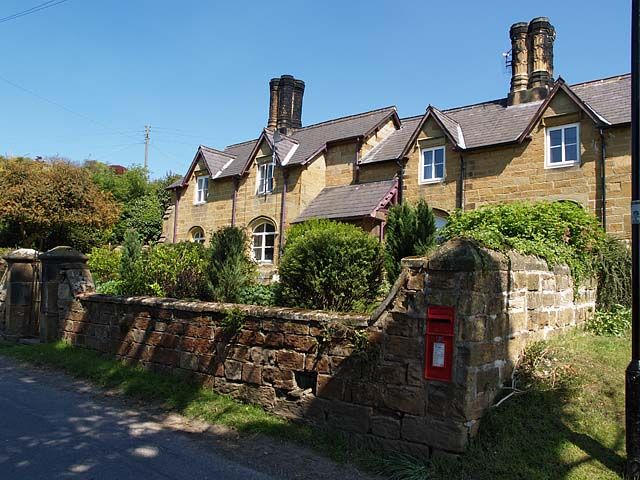 File:Houses at Upsall.jpg