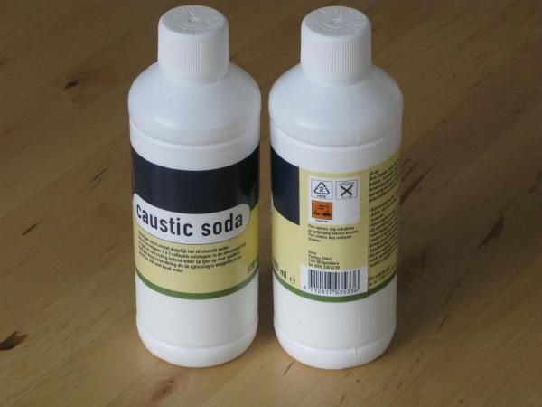 File:NaOH - drain-cleaner.jpg