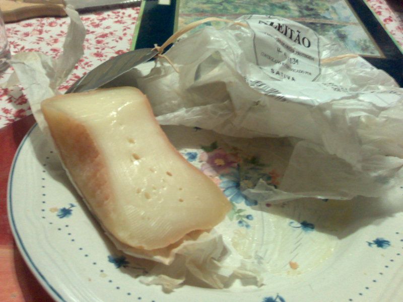 File:Queijo de Azeitão.jpg