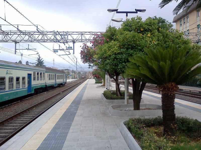 File:Stazione Sestri Levante.jpg