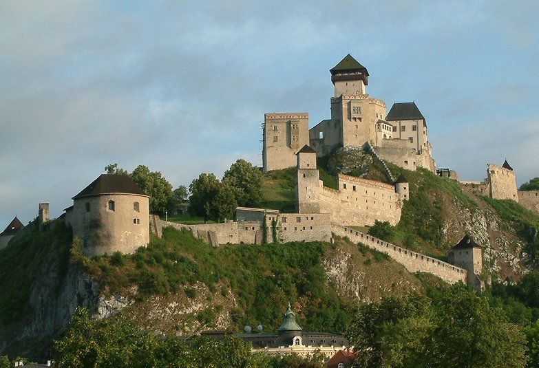 File:Trencin castle.jpg