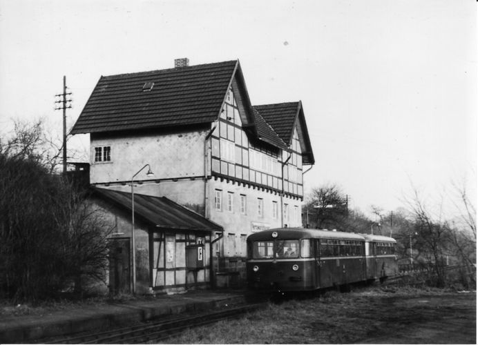 File:Vernawahlshausen Bahnhof.jpg