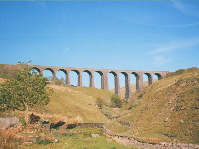 File:Artengill Viaduct - geograph.org.uk - 1255070.jpg