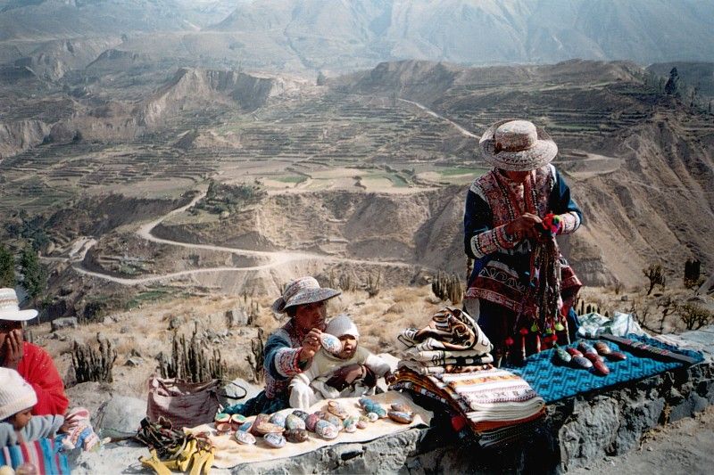 File:Colca souvenirs.jpg