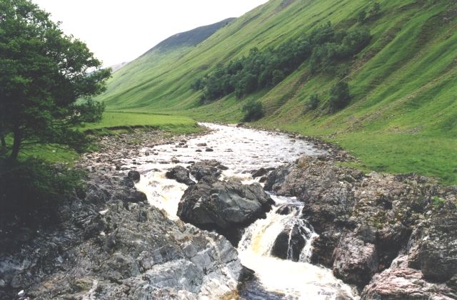 File:Glen Tilt - geograph.org.uk - 6054.jpg