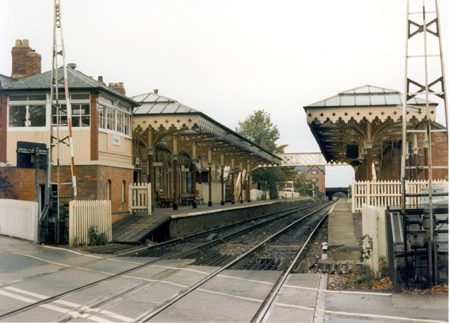 File:Hale railway station in 1988.jpg