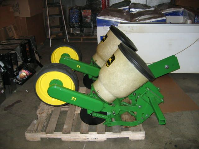 File:JD 71 Flexi Planter, 2 Row.jpg