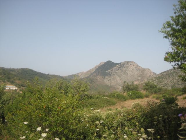 File:Mont Bouzegza vue du village zouggara.JPG