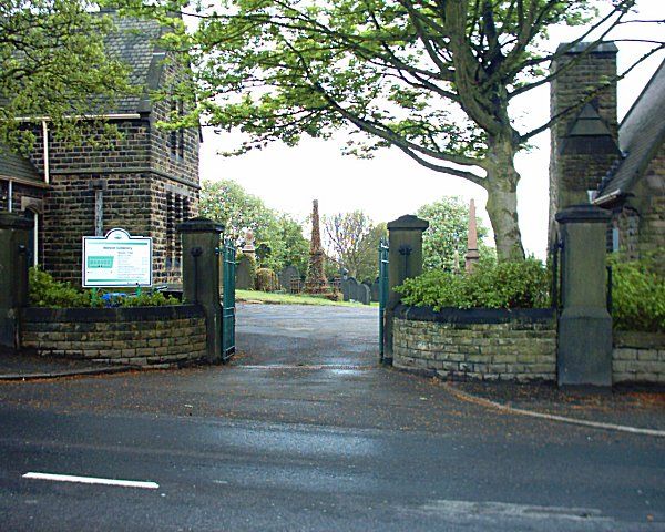 File:Norton Cemetery - Entrance 14-05-06.jpg