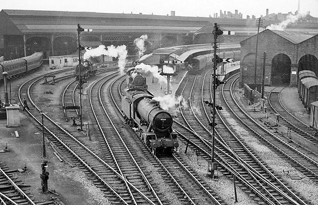 File:Preston 7 railway station 2039787 d579c3c3.jpg