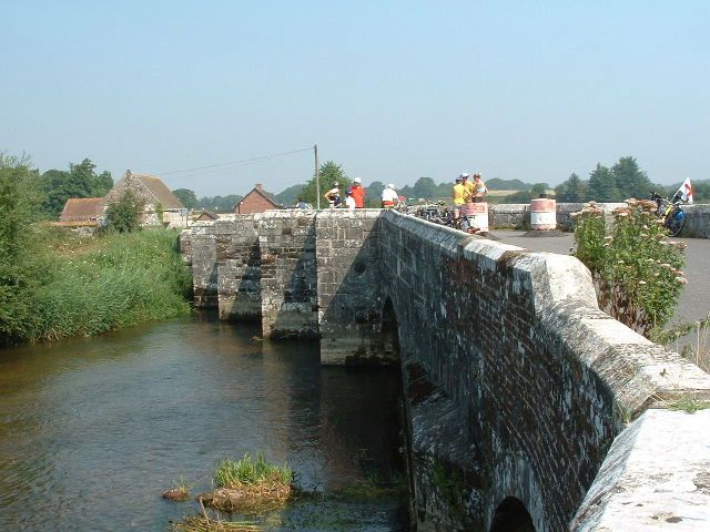 File:Wool Bridge - geograph.org.uk - 19446.jpg