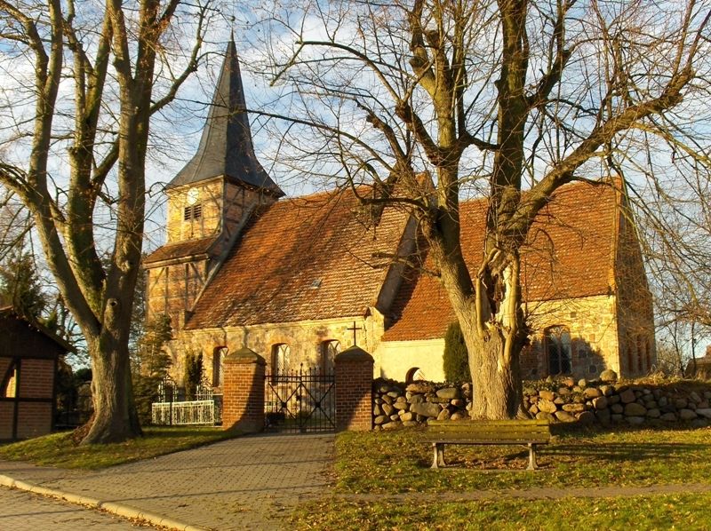 File:BargischowKirche.jpg