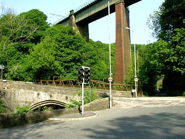 File:Broadbottom Bridges - geograph.org.uk - 11400.jpg