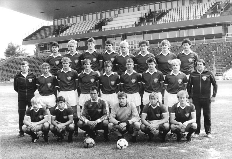 File:Bundesarchiv Bild 183-1987-0717-036, Mannschaftsfoto BFC Dynamo.jpg