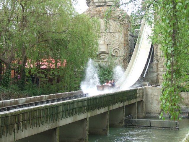 File:Dragon Falls - geograph.org.uk - 167103.jpg