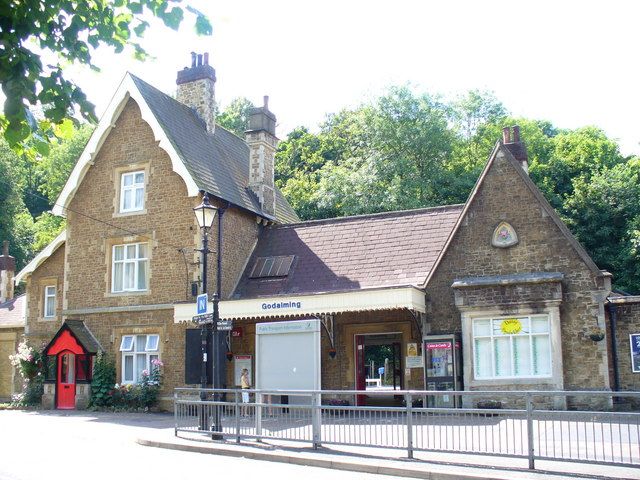 File:Godalming Station - geograph.org.uk - 1379023.jpg