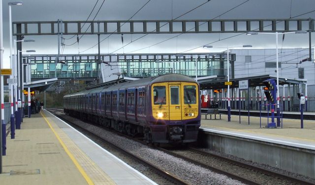 File:Luton Airport Parkway railway station.jpg