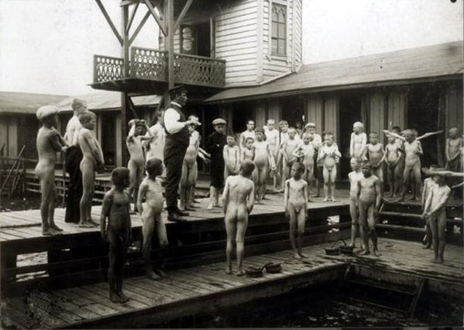 File:Boys swimming nude - c 1914.jpg