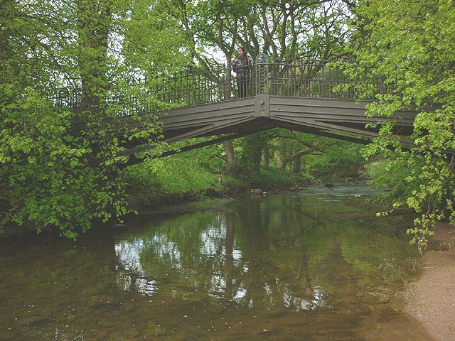 File:Iron bridge over River Lyvennet.jpg