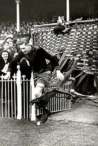 File:Norm Smith - 1946 Grand Final.jpg