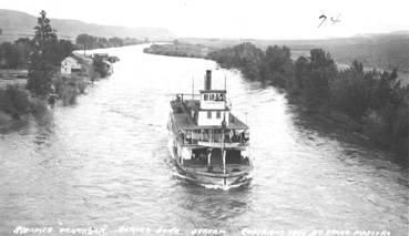 File:Okanogan (steamboat) coming downstream 1910.JPG