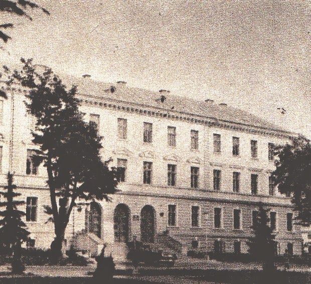 File:Palatul de Justitie din Suceava 2.jpg