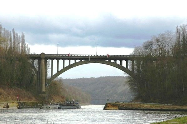 File:Pont Vroenhoven 1935.jpg