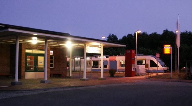 File:Bahnhof-Bad-St-Peter-Ording.jpg