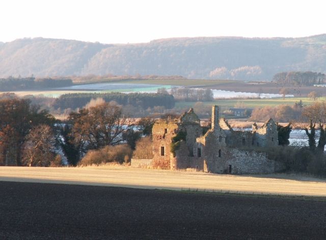 File:Ballinbreich Castle - geograph.org.uk - 83624.jpg