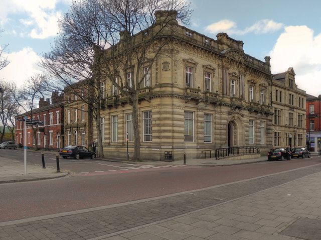 File:Barclays Bank, Bury.jpg