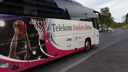 File:Baskets Bonn Bus.jpg